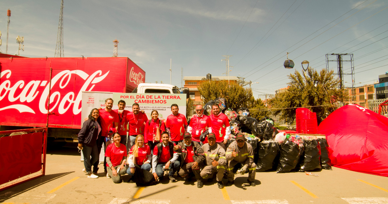 Coca-Cola recicla tonelada en Bolivia | Coca-Cola BO